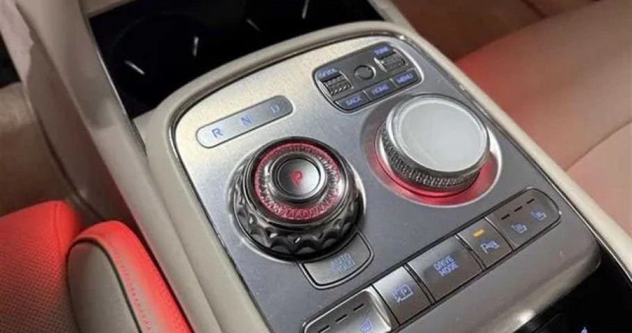 Genesis G90 