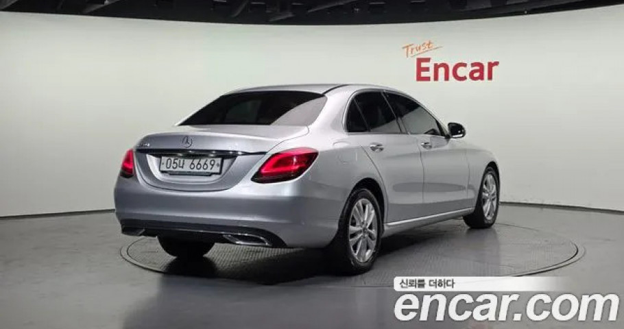 Mercedes-Benz C-Class 