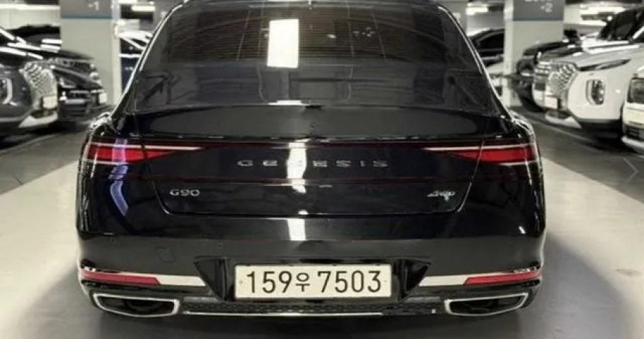 Genesis G90 