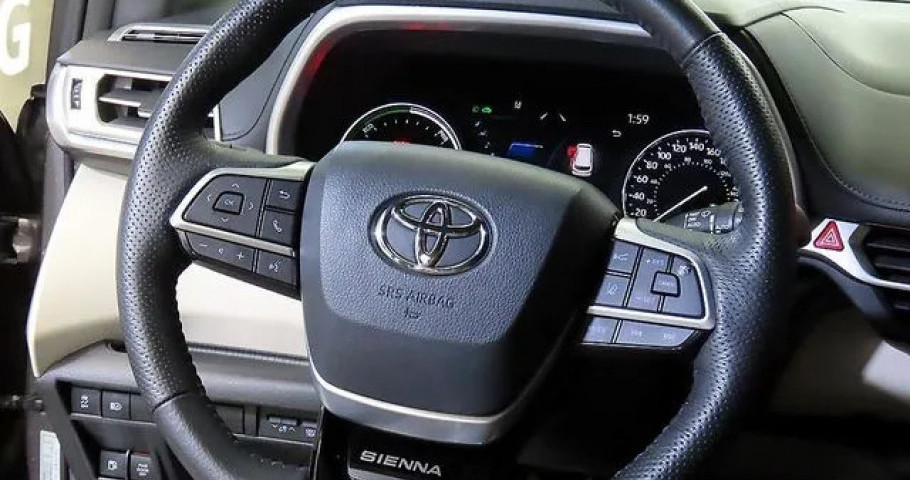 Toyota Sienna 
