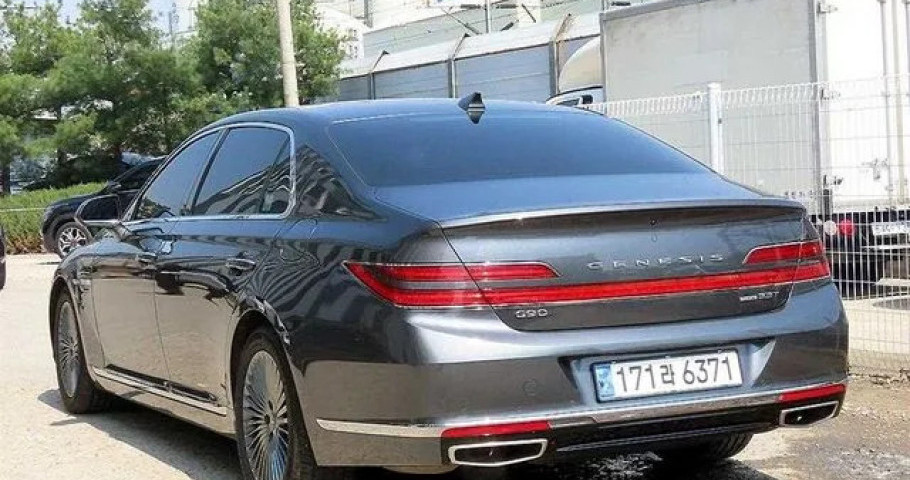 Genesis G90 