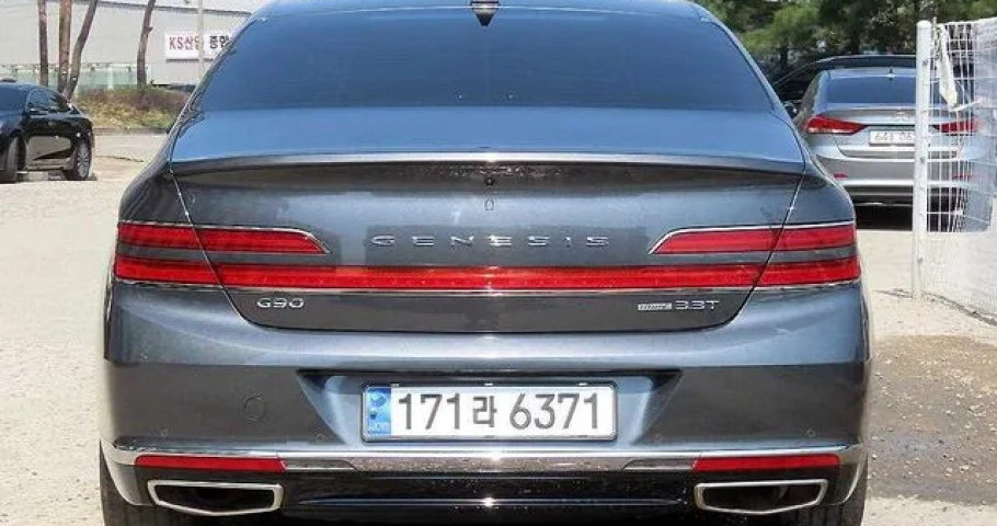 Genesis G90 