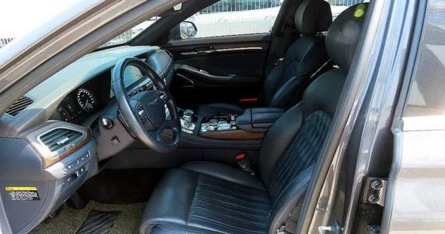 Genesis G90 