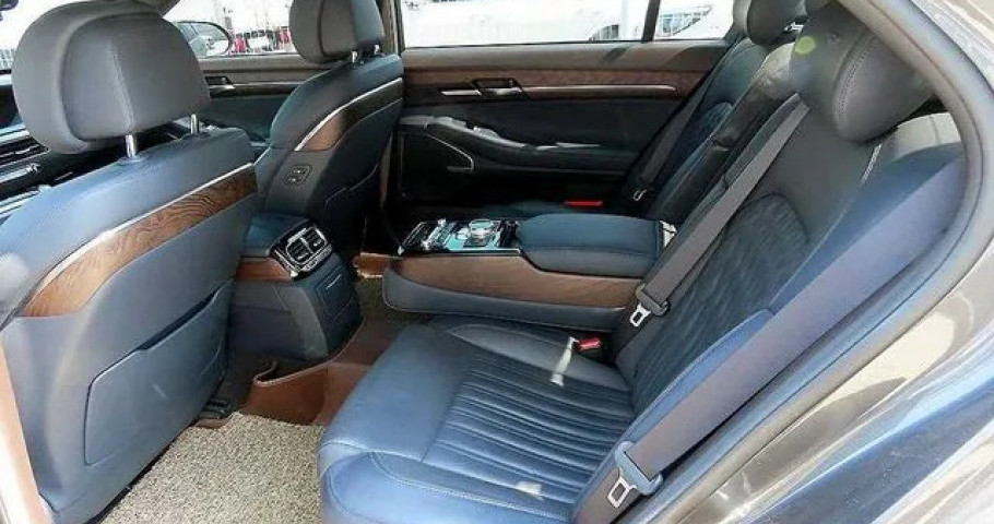 Genesis G90 