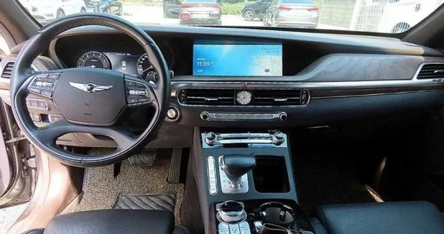 Genesis G90 