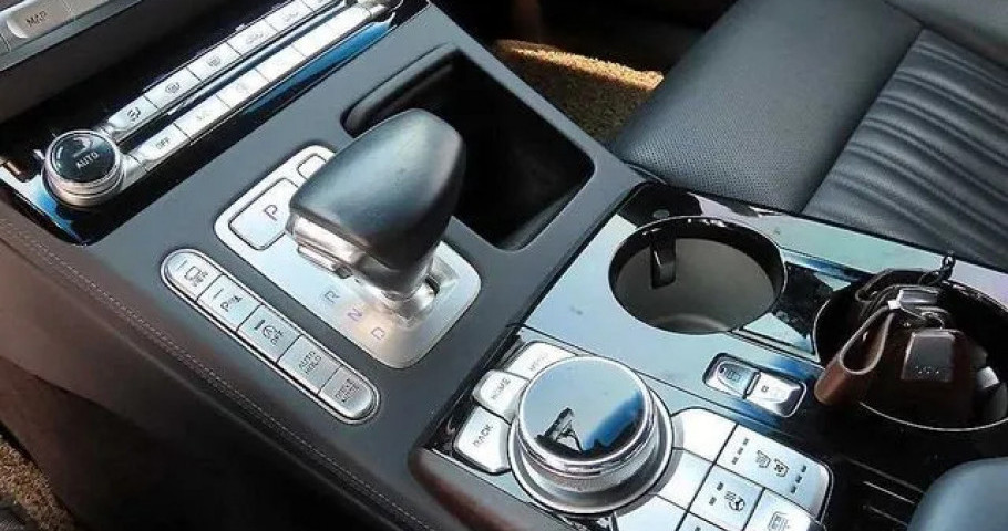 Genesis G90 