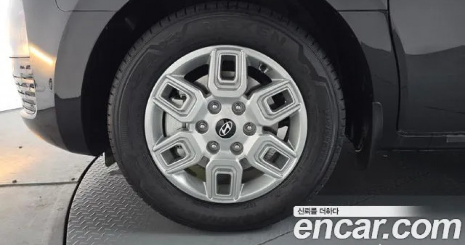 Hyundai Staria 