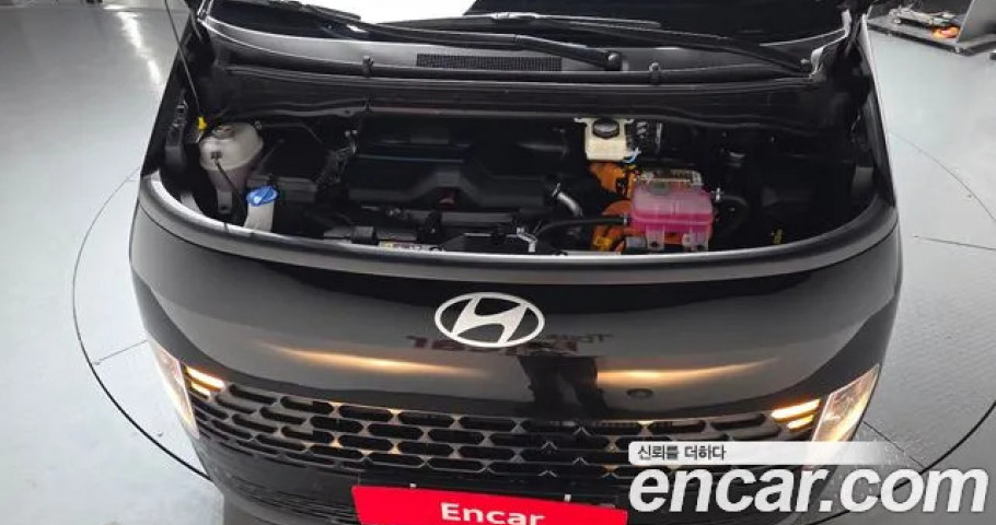 Hyundai Staria 
