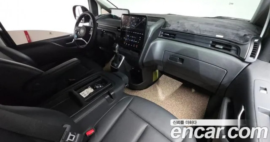Hyundai Staria 