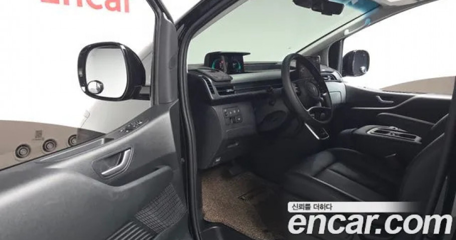 Hyundai Staria 