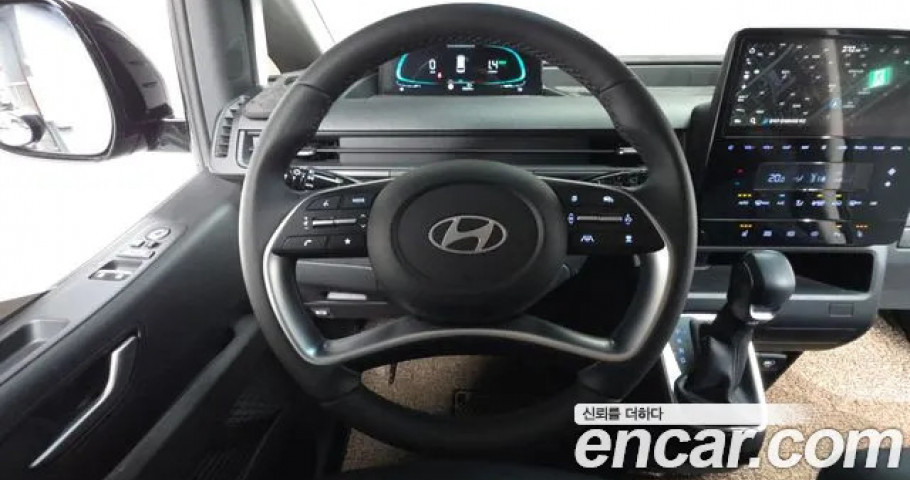 Hyundai Staria 
