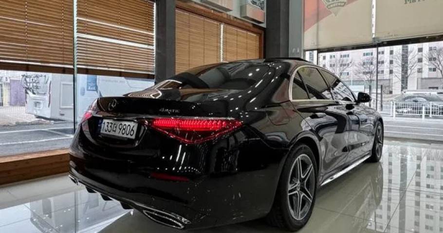 Mercedes-Benz S-Class 