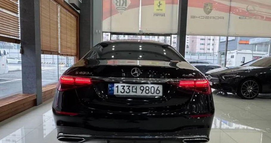 Mercedes-Benz S-Class 