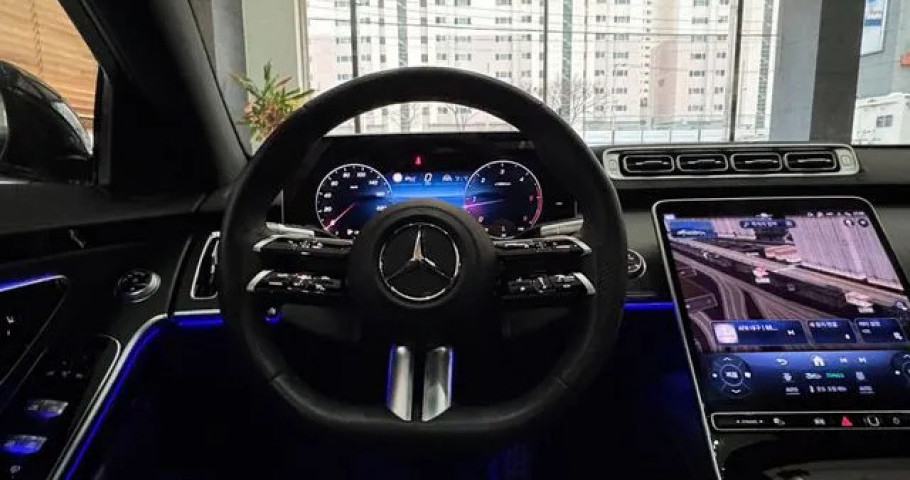 Mercedes-Benz S-Class 