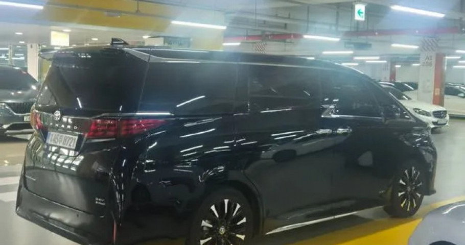Toyota Alphard 
