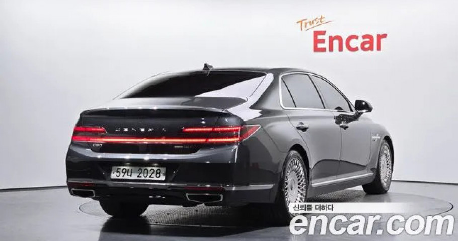 Genesis G90 