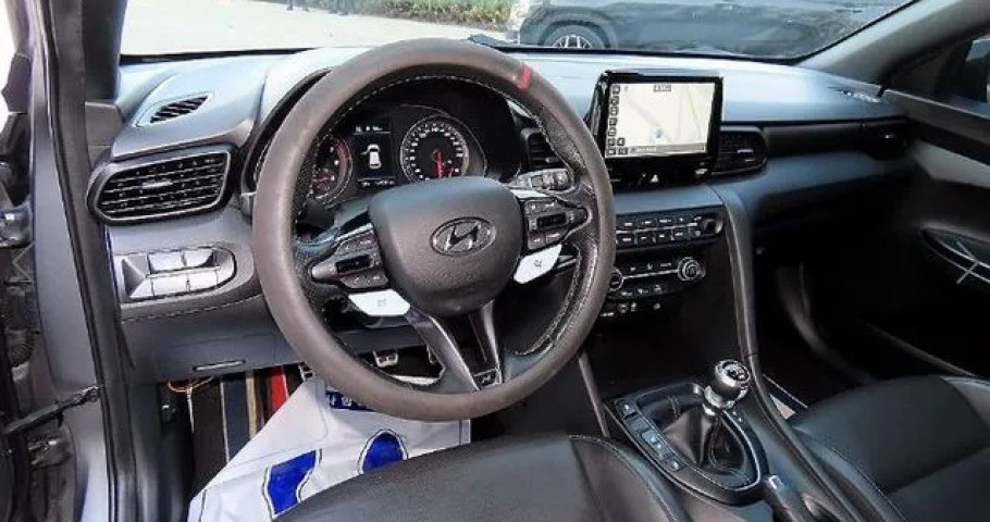 Hyundai Veloster 