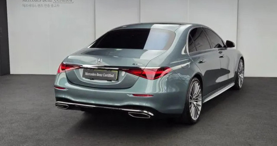 Mercedes-Benz S-Class 