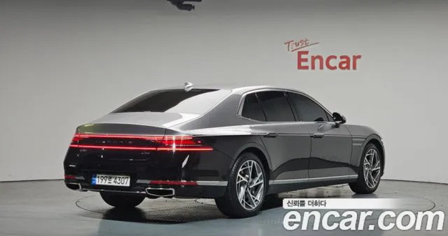Genesis G90 