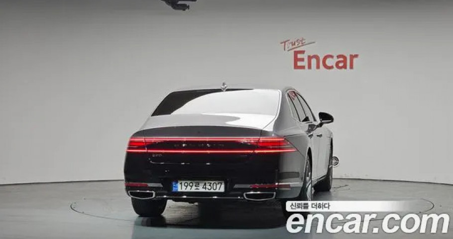 Genesis G90 
