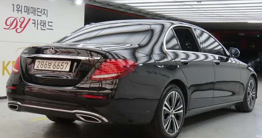 Mercedes-Benz E-Class 