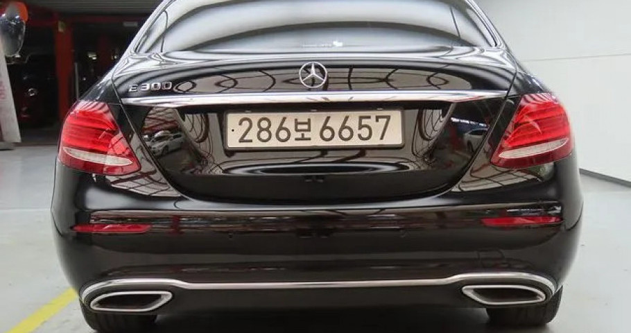 Mercedes-Benz E-Class 