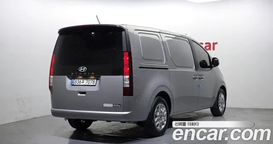 Hyundai Staria 