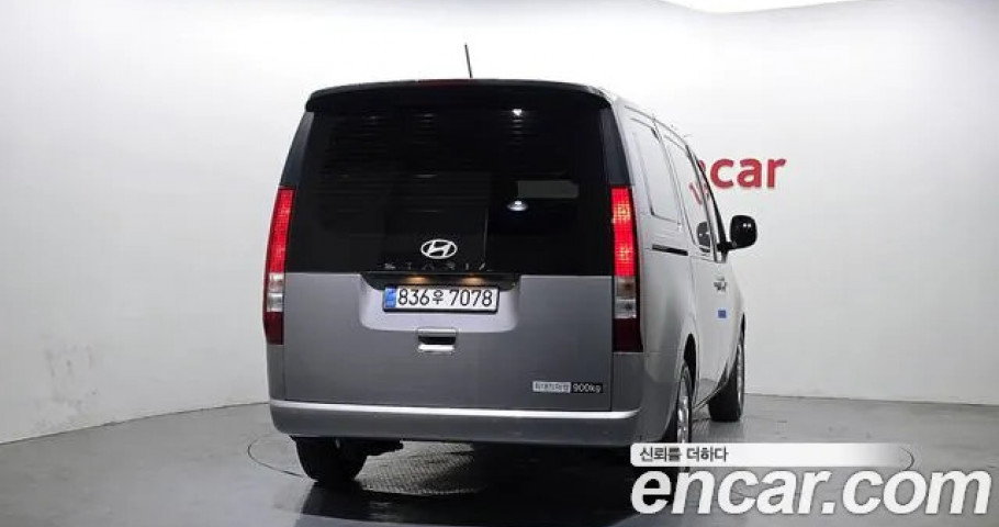 Hyundai Staria 