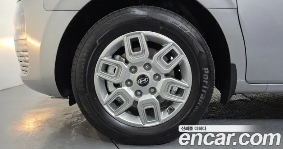 Hyundai Staria 