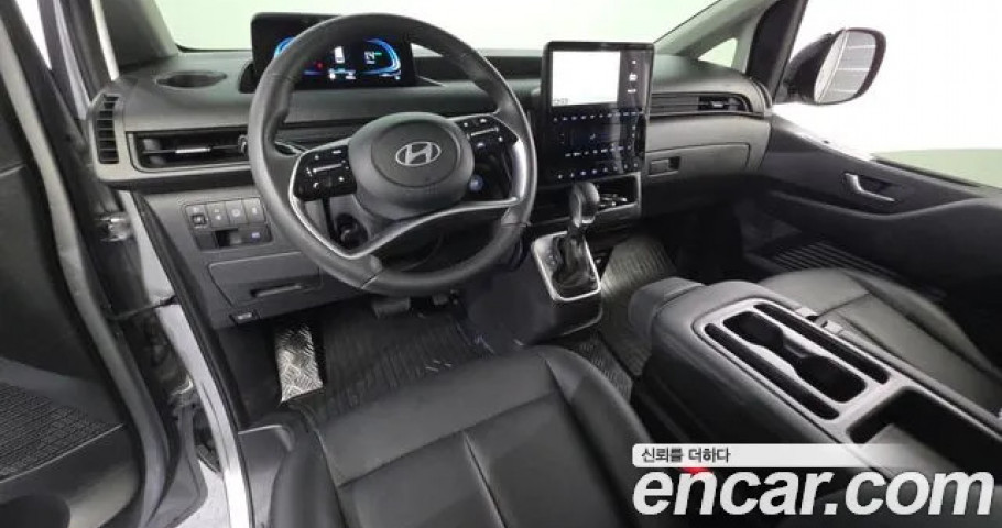 Hyundai Staria 