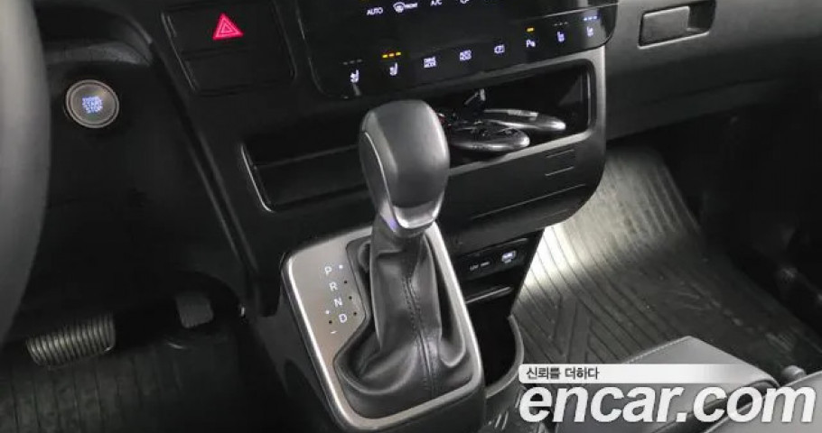 Hyundai Staria 