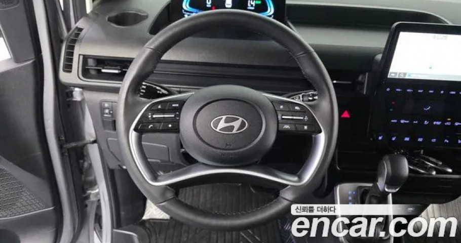 Hyundai Staria 