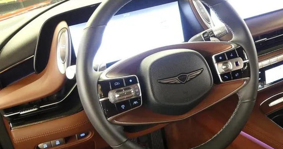 Genesis G90 