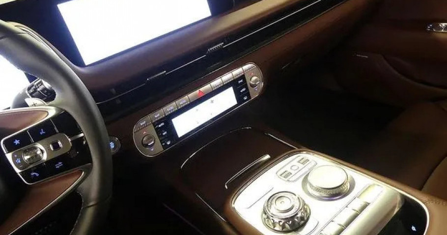 Genesis G90 