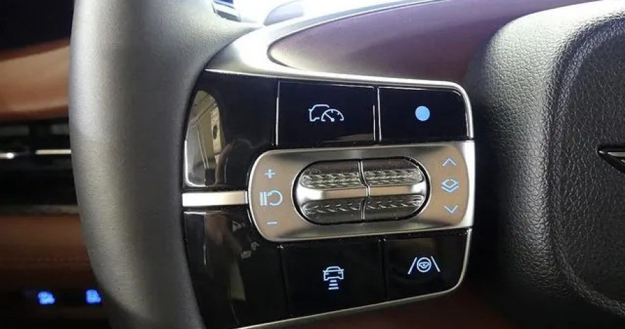 Genesis G90 