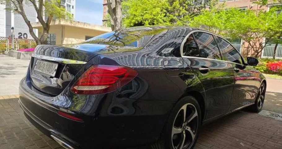 Mercedes-Benz E-Class 