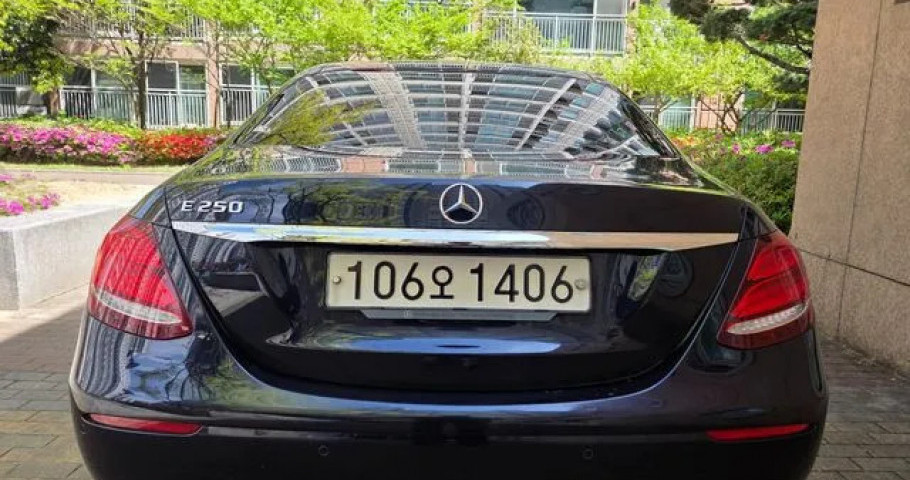 Mercedes-Benz E-Class 