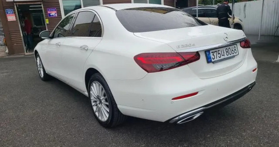 Mercedes-Benz E-Class 