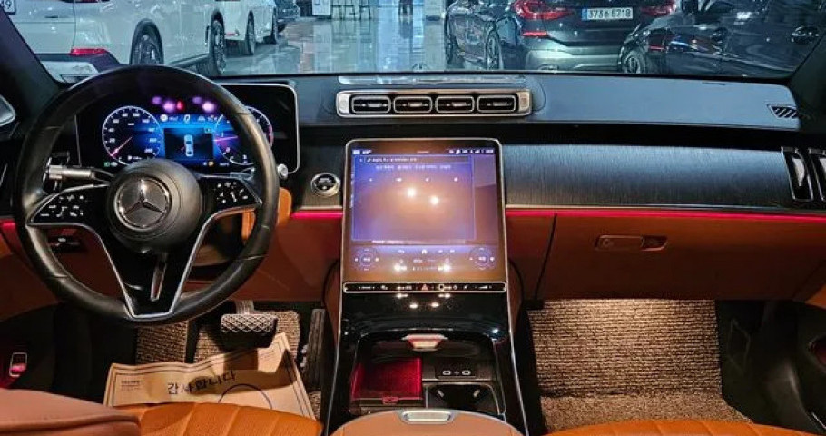 Mercedes-Benz S-Class 