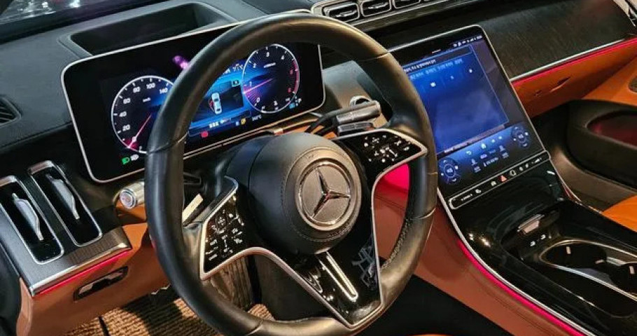 Mercedes-Benz S-Class 