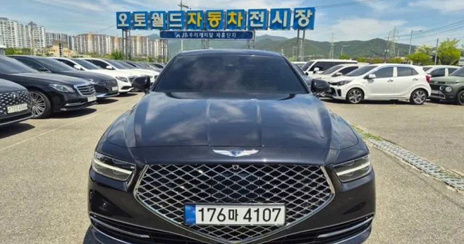 Genesis G90 