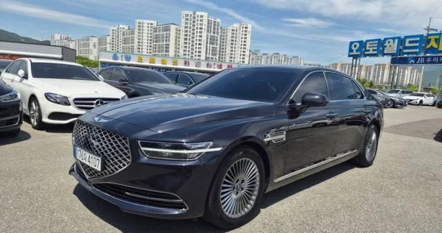 Genesis G90 