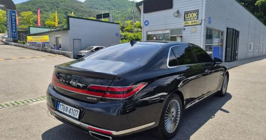 Genesis G90 