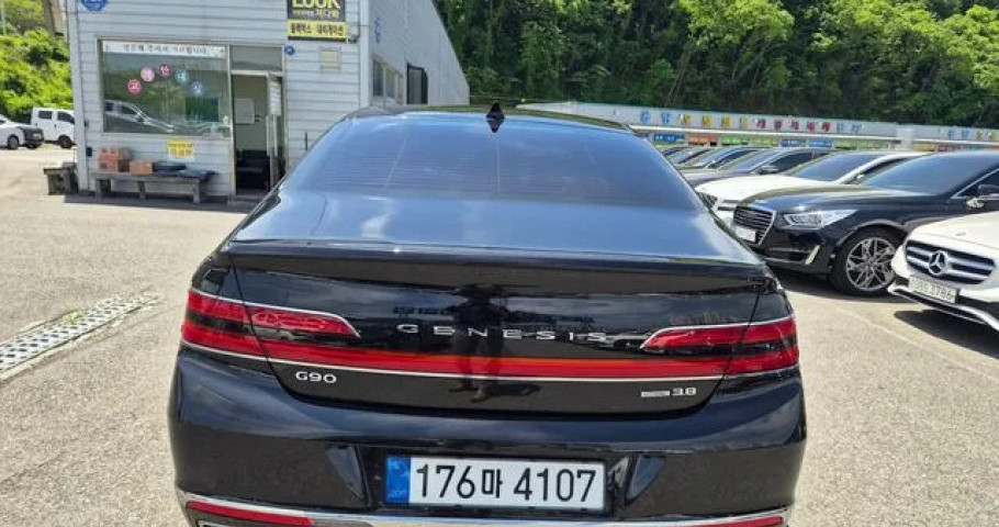 Genesis G90 