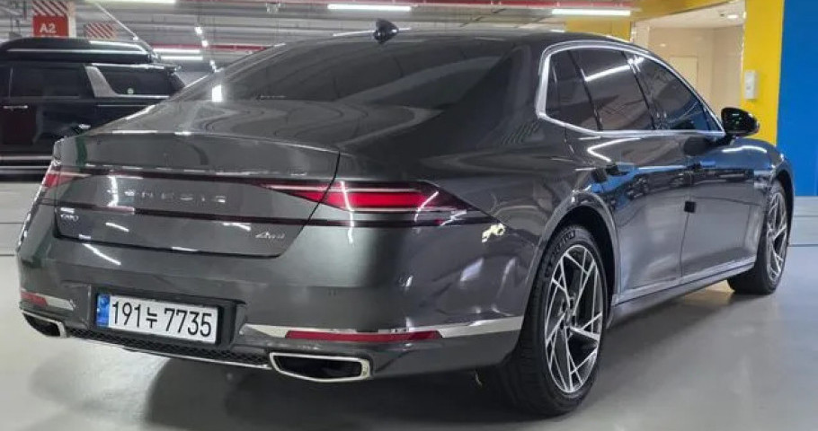 Genesis G90 
