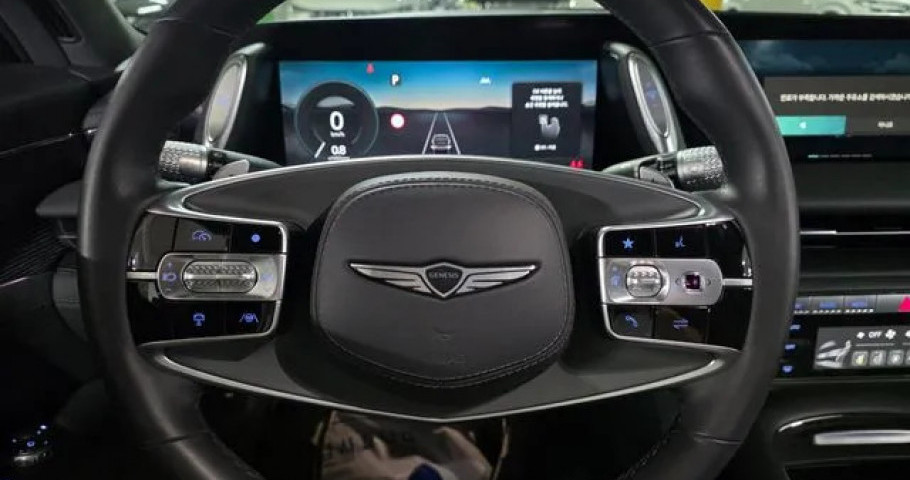 Genesis G90 