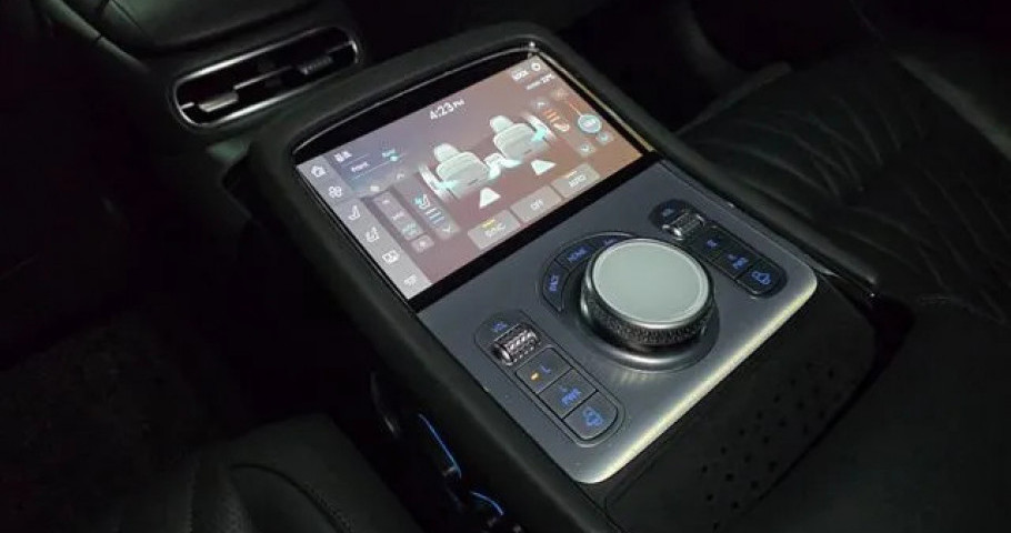 Genesis G90 