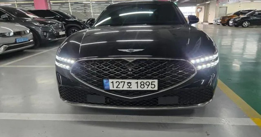 Genesis G90 