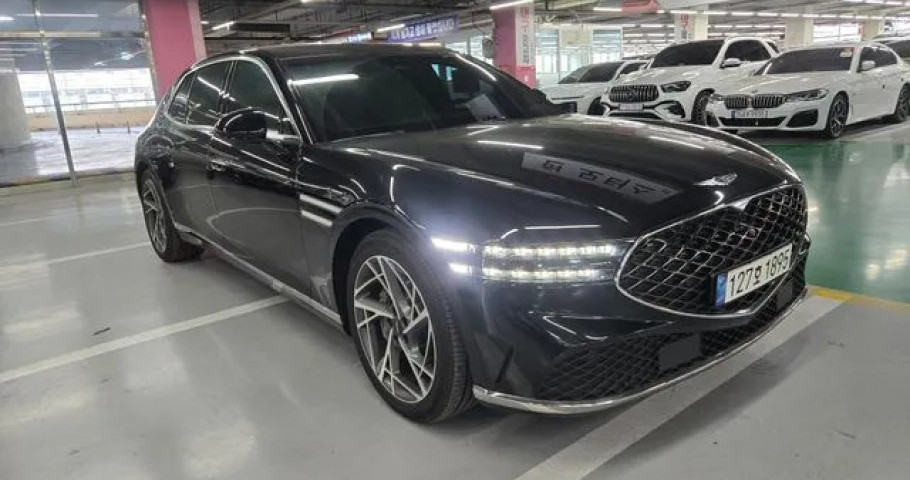 Genesis G90 