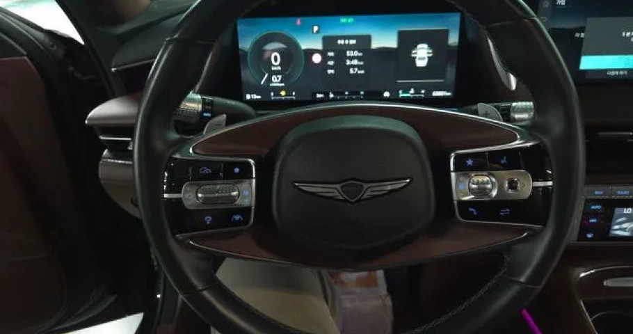 Genesis G90 